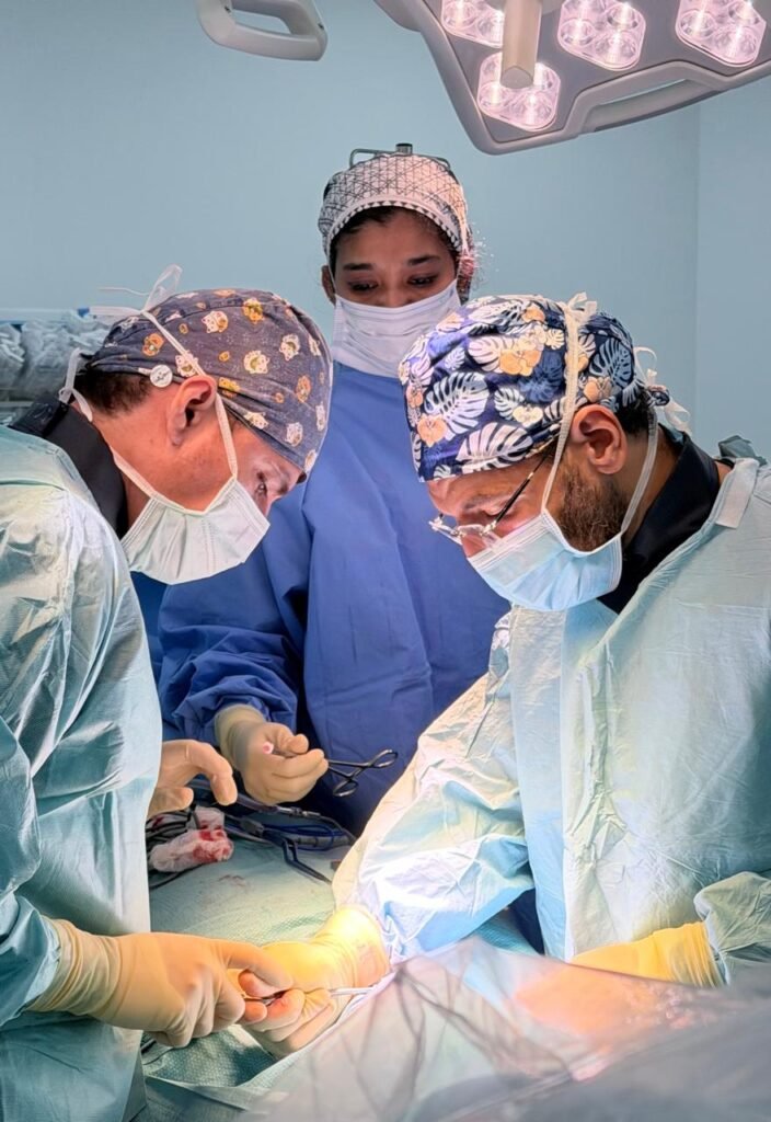 جراحات العمود الفقري الميكروسكوبية